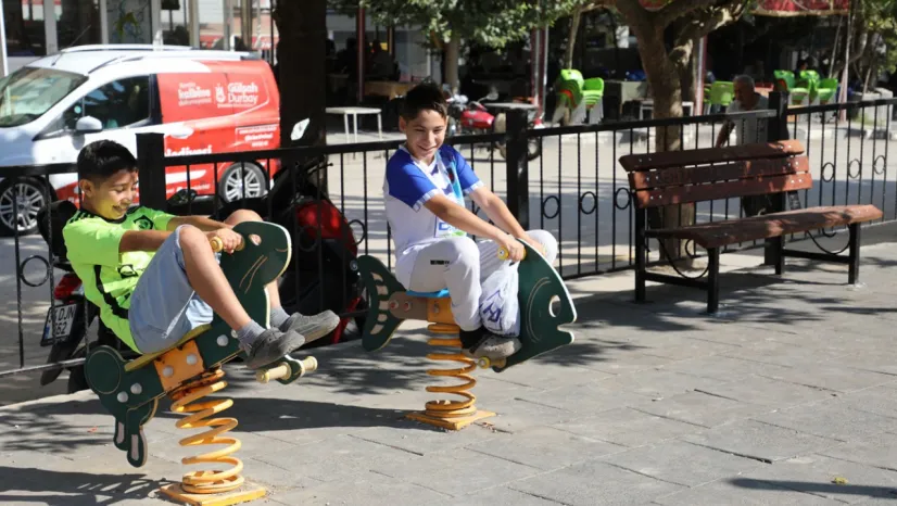 Kocatepe Mahallesi'ndeki Çocuk Oyun Grubu Yenilendi