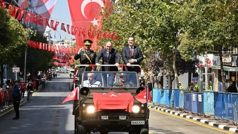 Manisa'da Zafer Bayramı'nın 103. yılı coşkuyla kutlandı