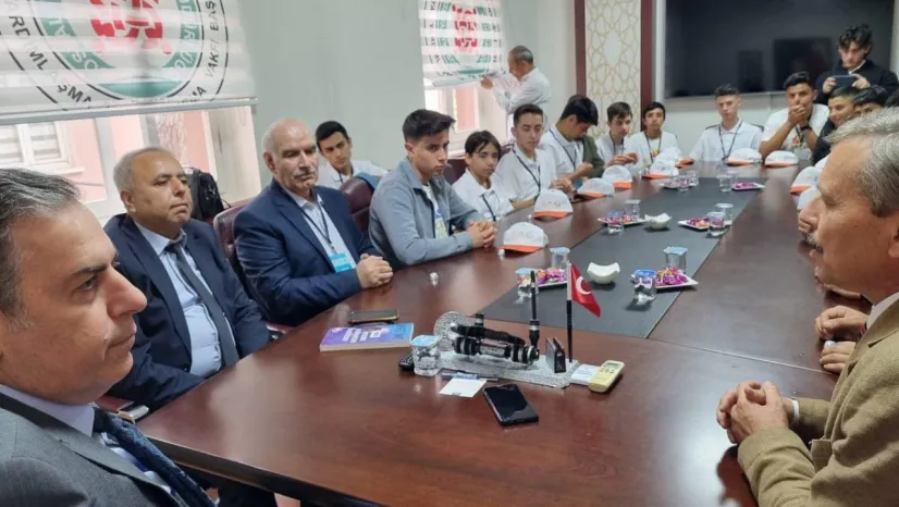 Misafir Öğrencilerden Kaymakam Kapankya'ya Ziyaret
