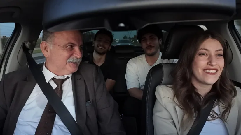 Otostop Çeken Öğrencilere Başkandan Sürpriz