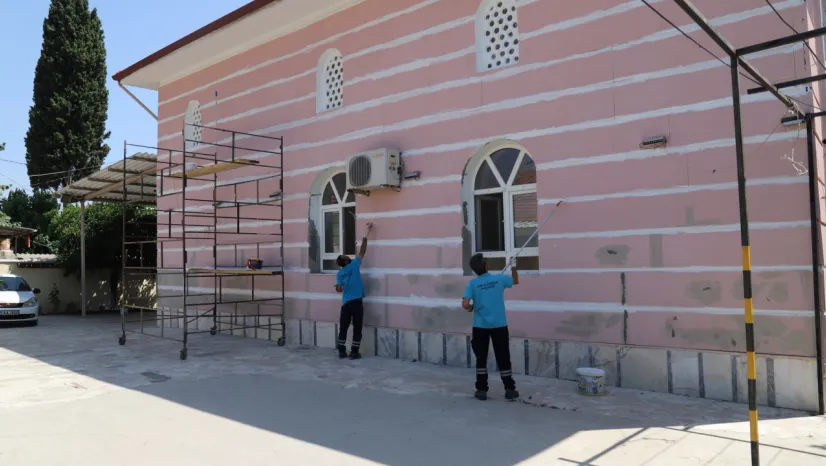 Park ve Bahçeler Müdürlüğü Ekipleri Şehri Güzelleştiriyor