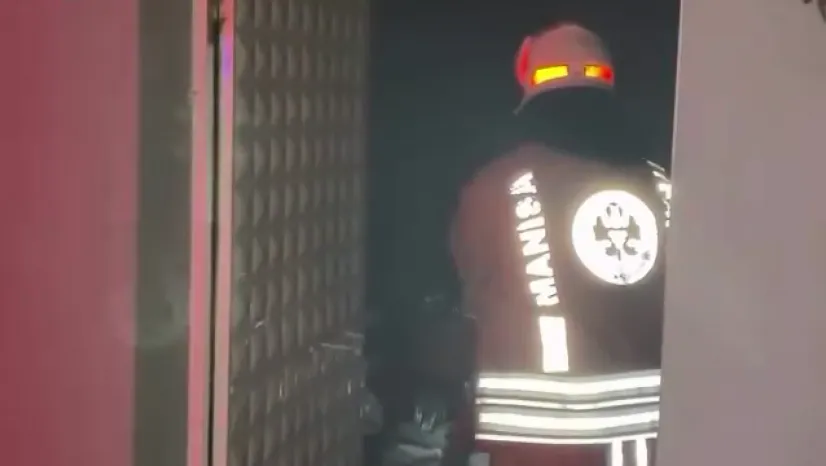 Turgutlu'da Bağ Evinde Trafo Yangını: Depo Malzemeleri Zarar Gördü