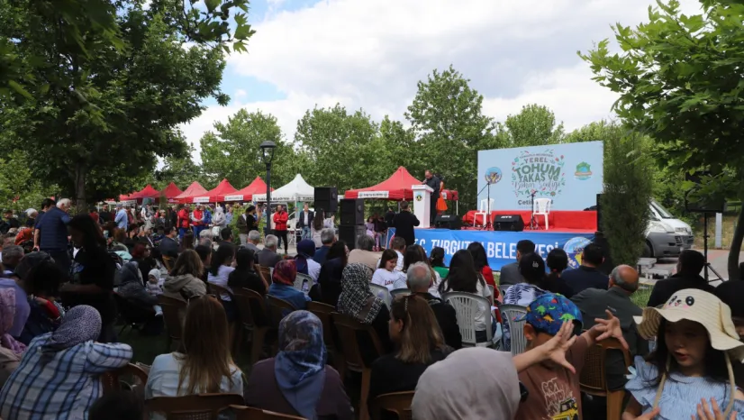 Turgutlu'da Dumanlı Papaz Erik Hasadı 'En Güzel Erik Yarışması' Yapıldı