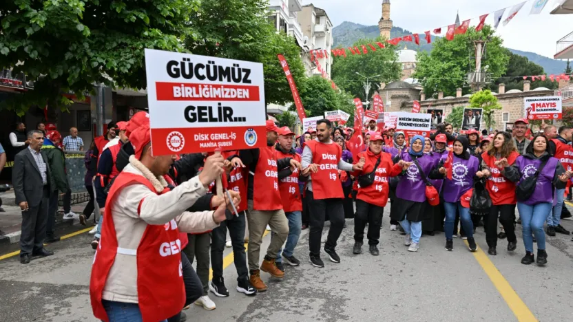 Başkan Zeyrek 1 Mayıs'ta emekçilerle omuz omuza yürüdü
