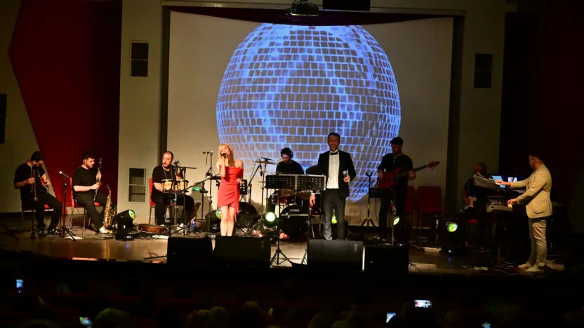 Büyükşehir Belediyesi Pop Orkestrası İlk Konserini Verdi