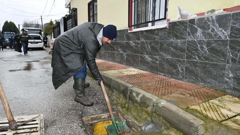 Büyükşehir ve MASKİ Ekipleri Yağışa Karşı Sahada