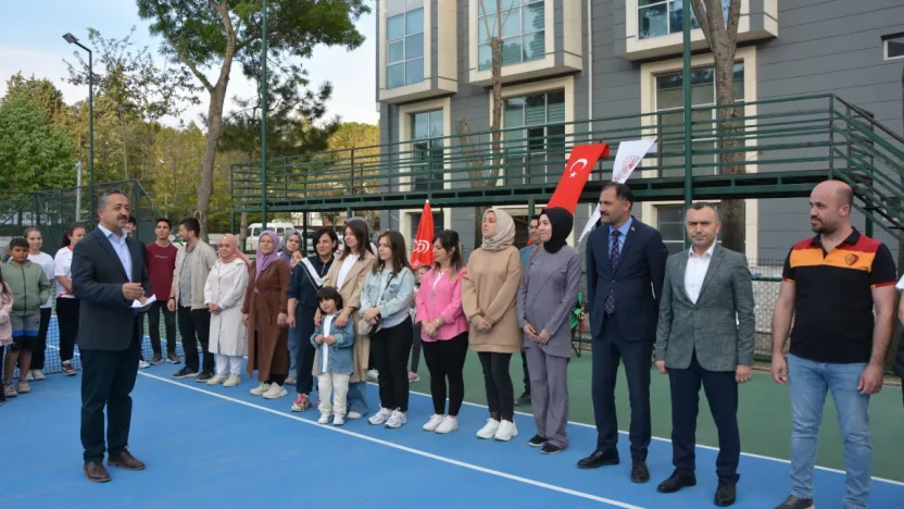 Demirci'de Gençlik Haftası Tenis Turnuvası Başladı