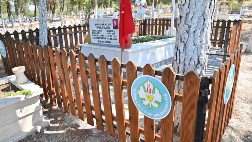 Manisa Büyükşehir Belediyesi Şehit Kabirlerini Yeniliyor