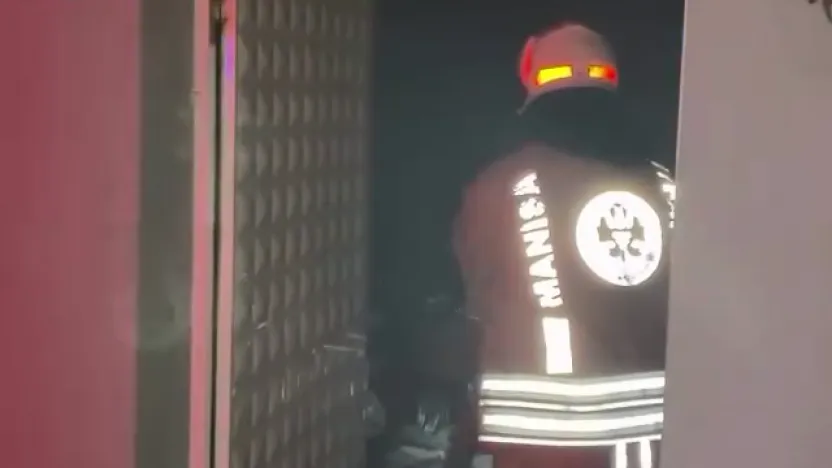 Turgutlu'da Bağ Evinde Trafo Yangını: Depo Malzemeleri Zarar Gördü