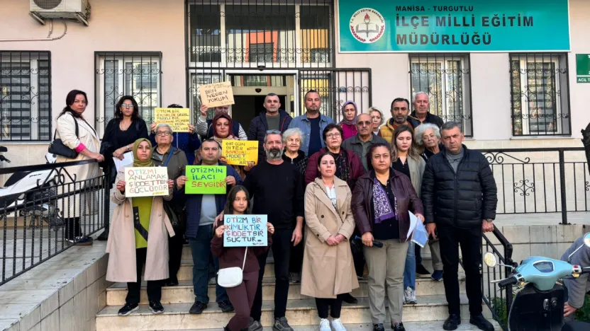 Turgutlu'da Otizmli Öğrencinin Merdivenden İtilmesi Olayına Tepki Büyüyor