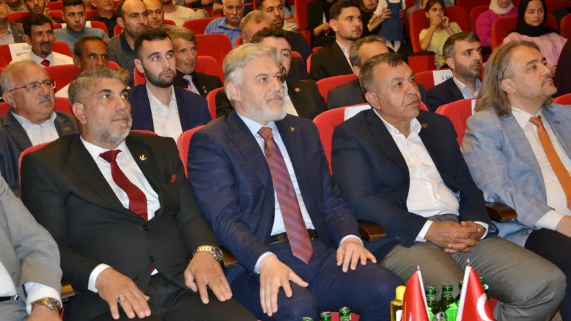 Yeniden Refah Partisi Yunusemre İlçe Başkanı Mehmet Baki Çelik güven tazeledi
