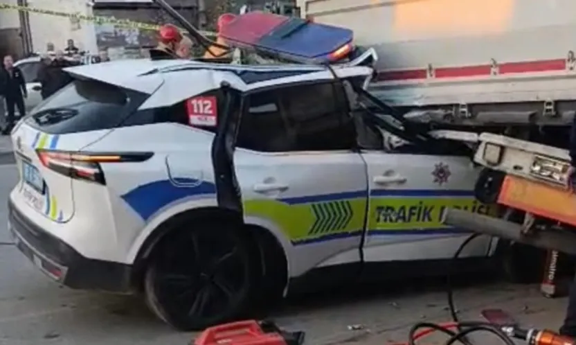 Alaşehir–Sarıgöl Yolunda Trafik Polisi Aracı Tıra Çarptı: Bir Polis Şehit Oldu