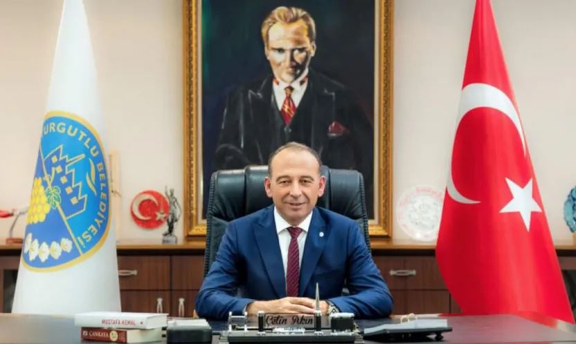 Başkan Çetin Akın'dan Kamuoyuna Dikkat Çeken Açıklama: 'Bizim Sevdamız Turgutlu ve Cumhuriyet'tir'