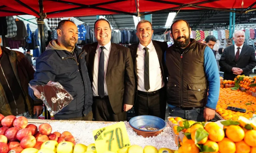 Başkan Dutlulu Perşembe Pazarı'nda Esnafla Bir Araya Geldi