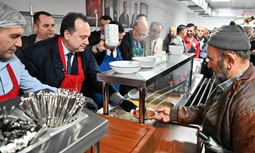 Büyükşehir Kırkağaç'ta Sosyal Belediyecilik Hizmetlerine Devam Ediyor