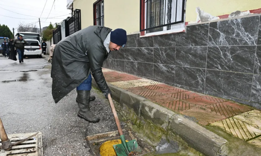 Büyükşehir ve MASKİ Ekipleri Yağışa Karşı Sahada