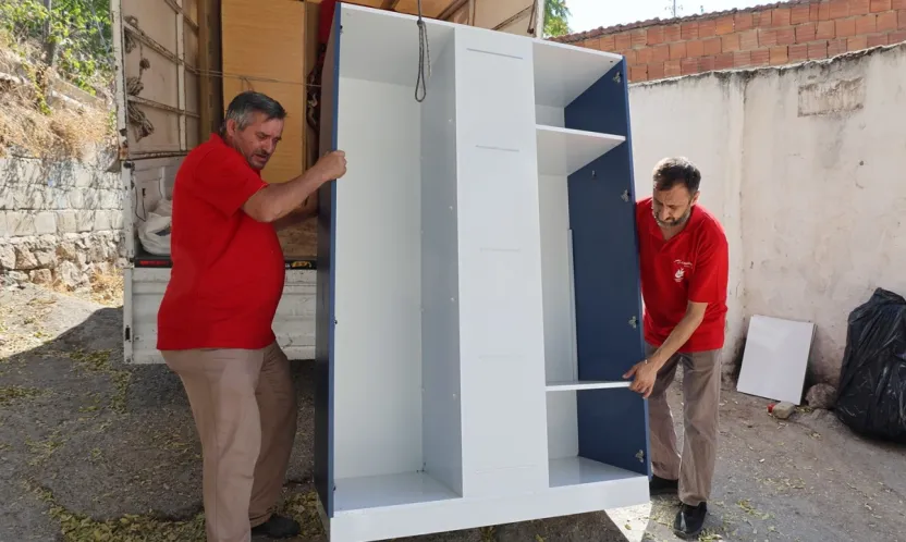 Eski Eşyan Hayat Bulsun: Sokağa Atma, Belediyeyi Ara