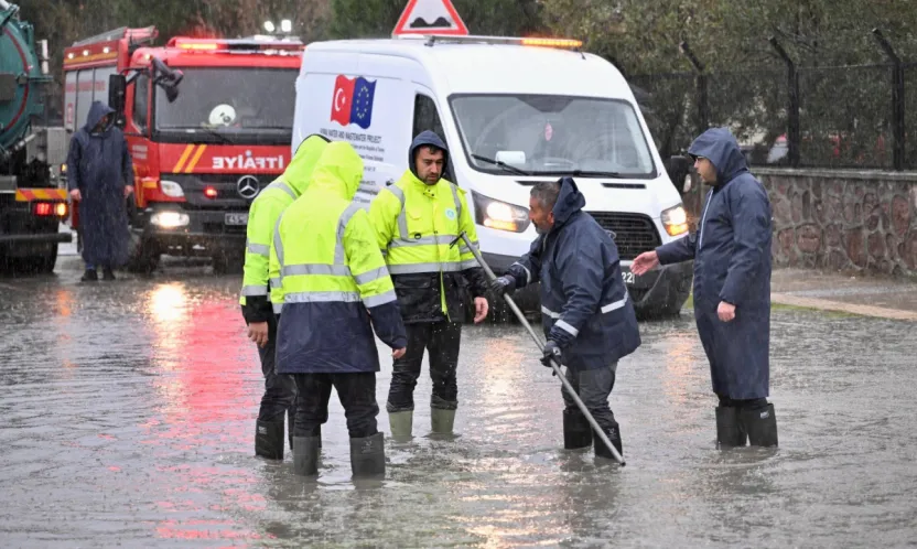 Manisa'da Sağanak Mesaisi Büyükşehir ve MASKİ Sahada