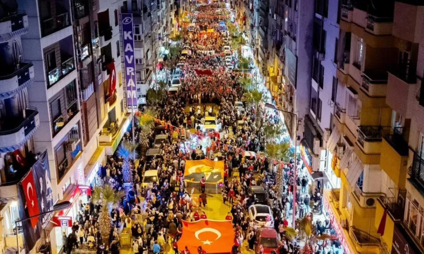 Turgutlu'da Cumhuriyet Coşkusu Kortejle Yaşandı