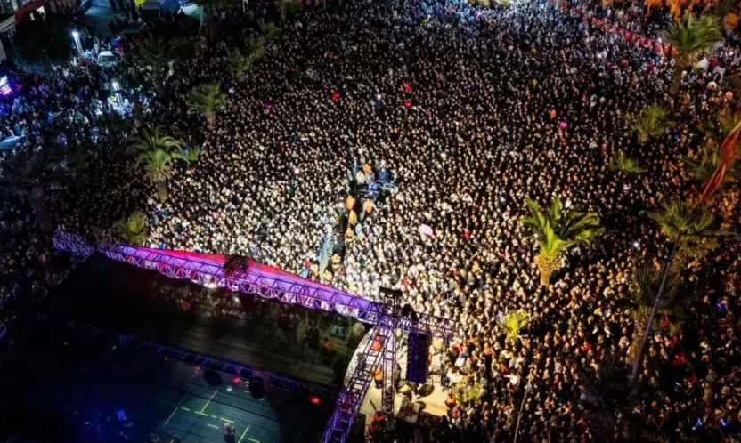 Turgutlu'da Cumhuriyet Coşkusu Ece Seçkin Konseriyle Zirveye Ulaştı